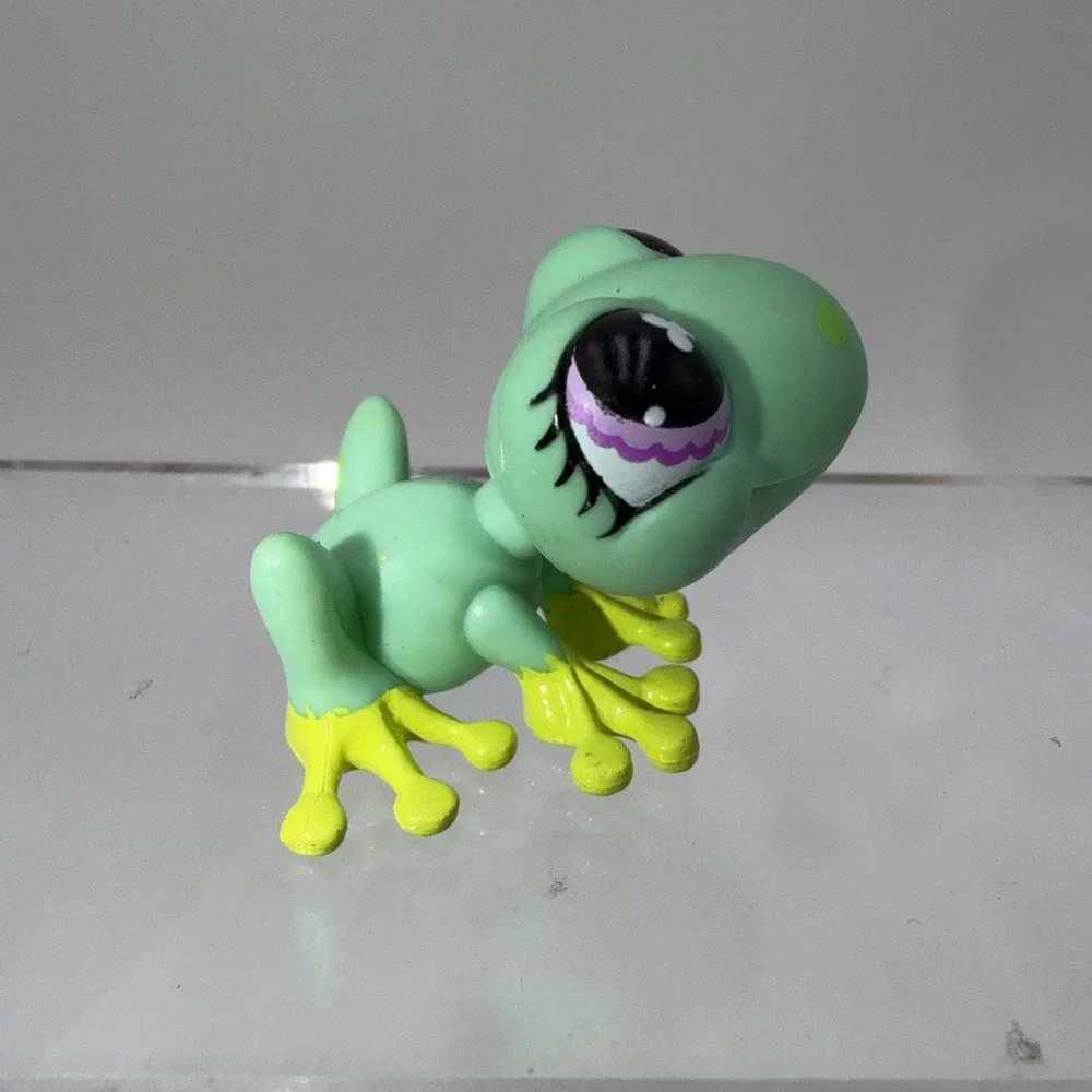 Littlest Pet Shop Frog - #479 - 2007 - Green w neon green feet & purple eyes‎